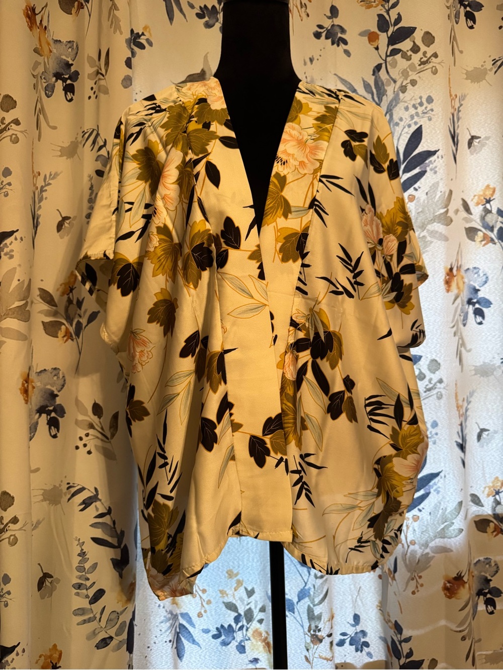 Floral Short Sleeve Kimono Top - Cream/Olive NWT Fadivo New York Size Large B8